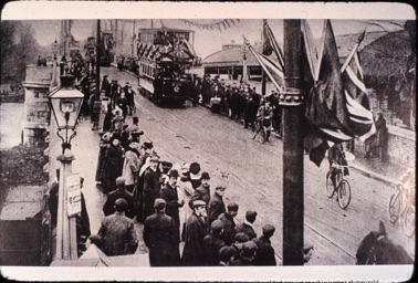 First tram crossing Kingston Bridge 1 March 1906.